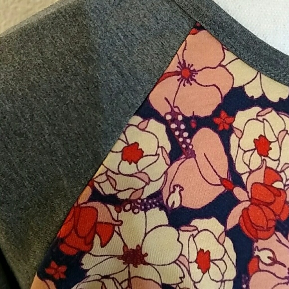 LulaRoe Randy Floral 3/4 Length Sleeve T-shirt Top Size S - Picture 3 of 6